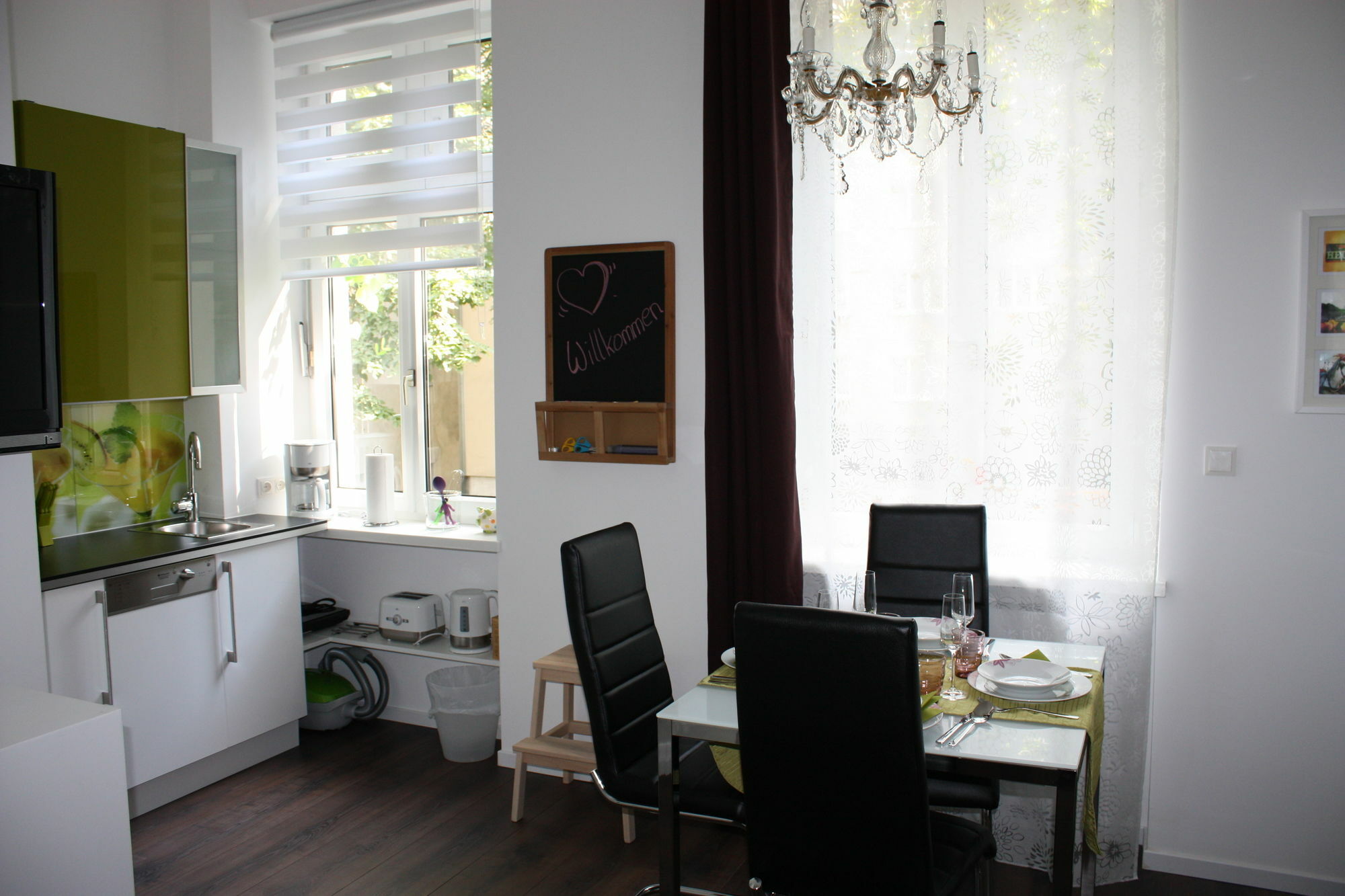 Govienna Small Modern Apartment Bagian luar foto